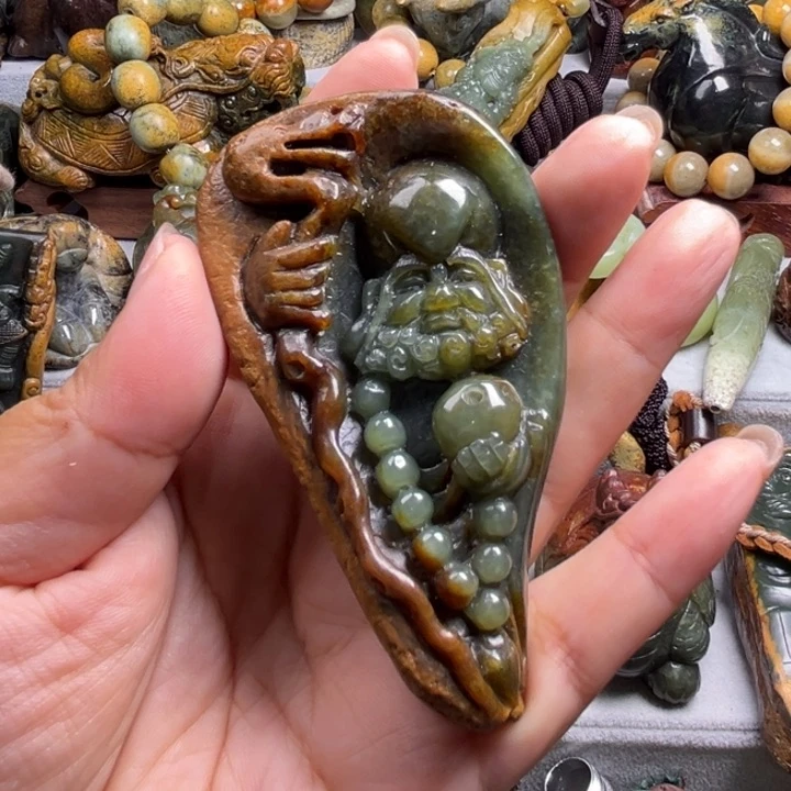 未镶嵌岫岩河磨玉（透闪石质玉）把件古****得