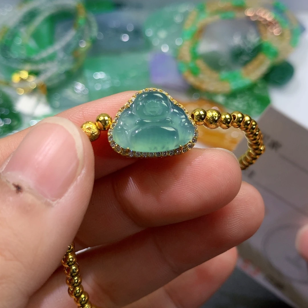 翡翠未镶嵌颈饰保真