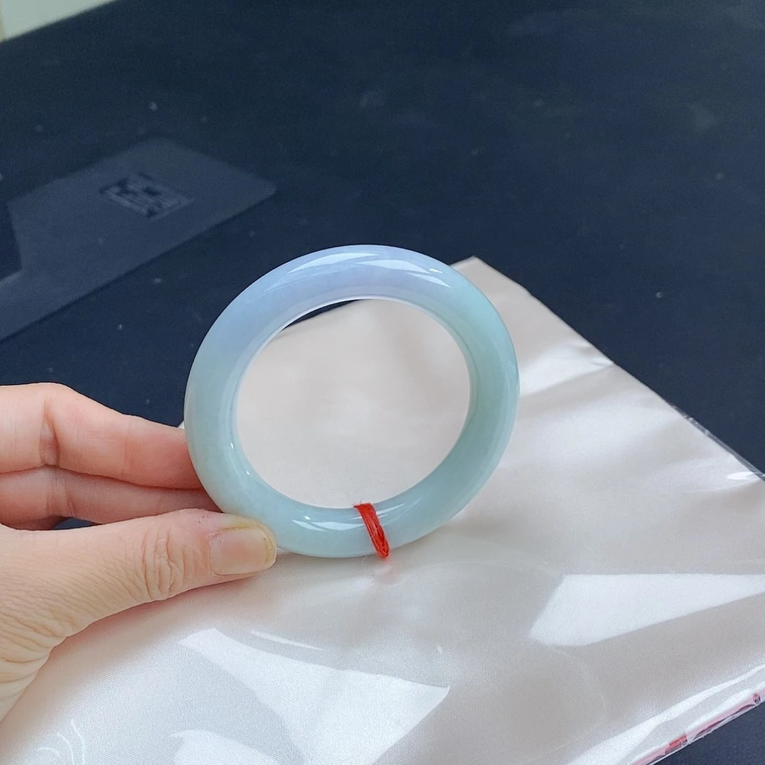 翡翠手镯未镶嵌翡翠