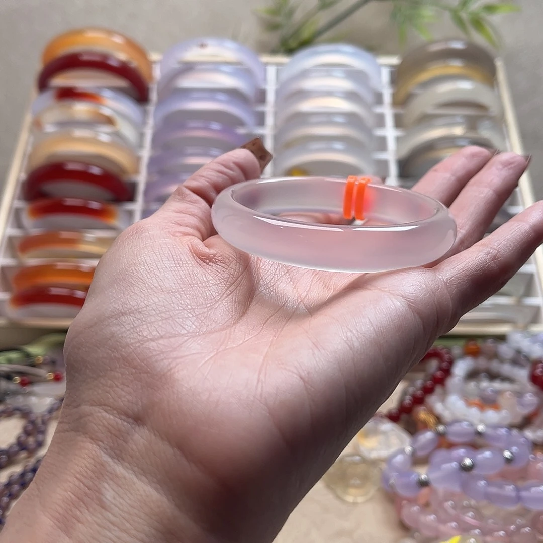 我****玛瑙/玉髓未镶嵌手镯