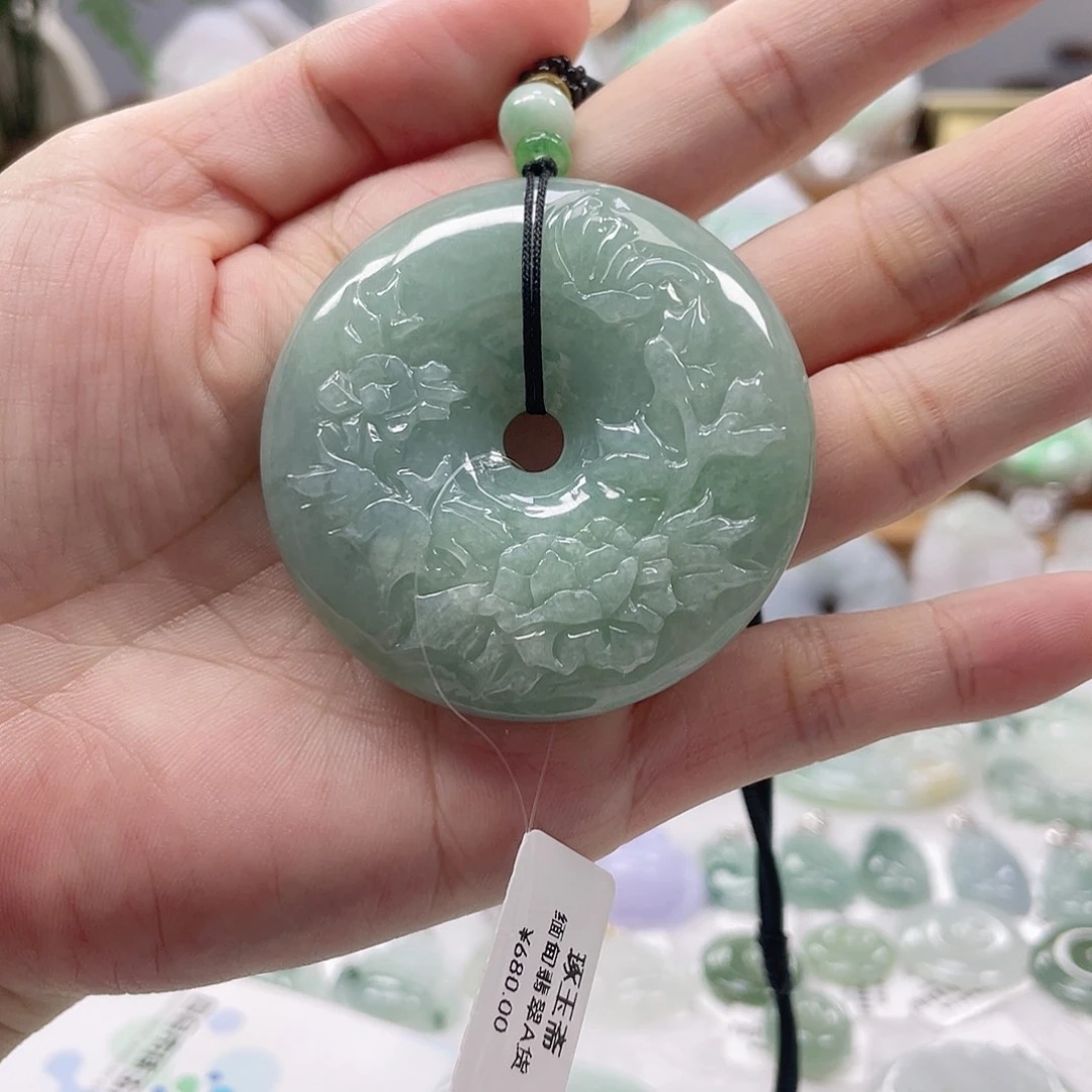 颈饰未镶嵌翡翠平安扣