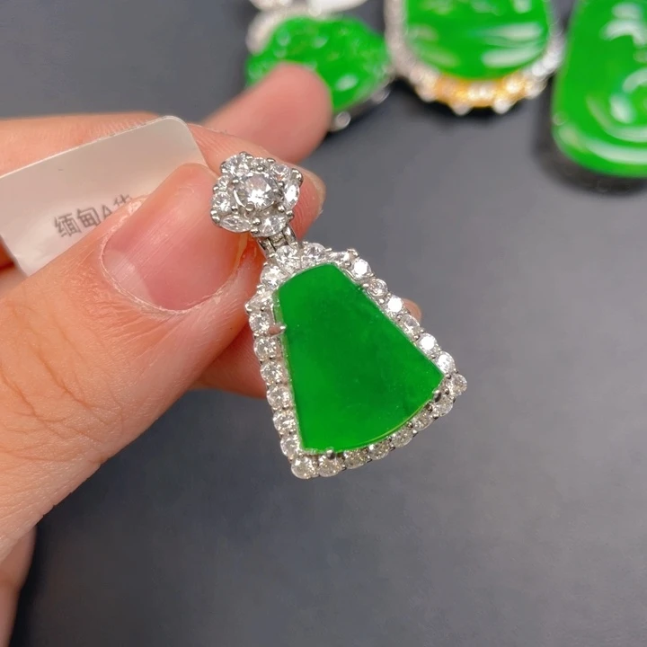 【闪购商品】颈饰银S925镶嵌翡翠翡翠