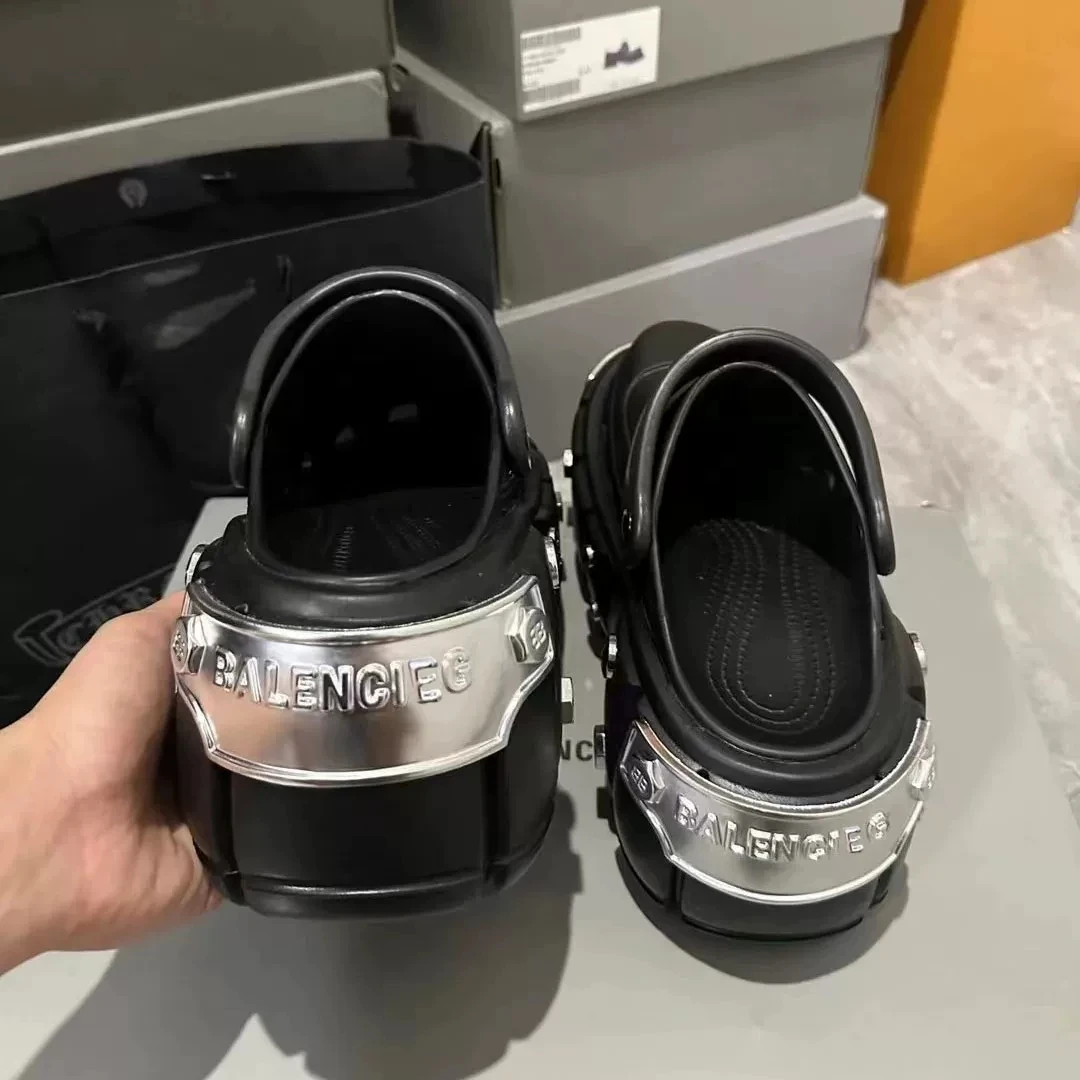 巴黎洞洞鞋男女款2025新款厚底增高凉鞋夏季外穿防滑包头拖鞋EVA