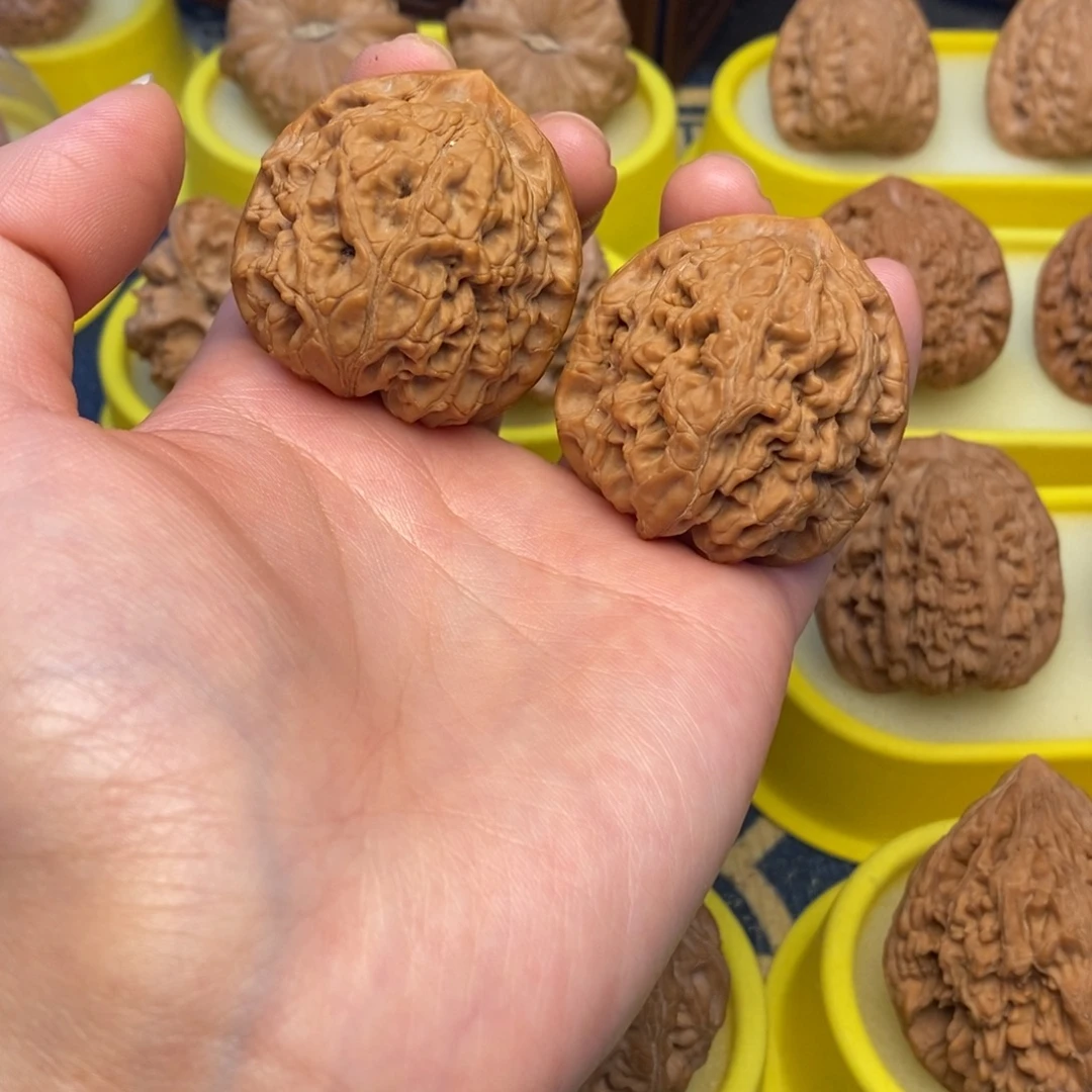 文玩核桃把件40水龙纹