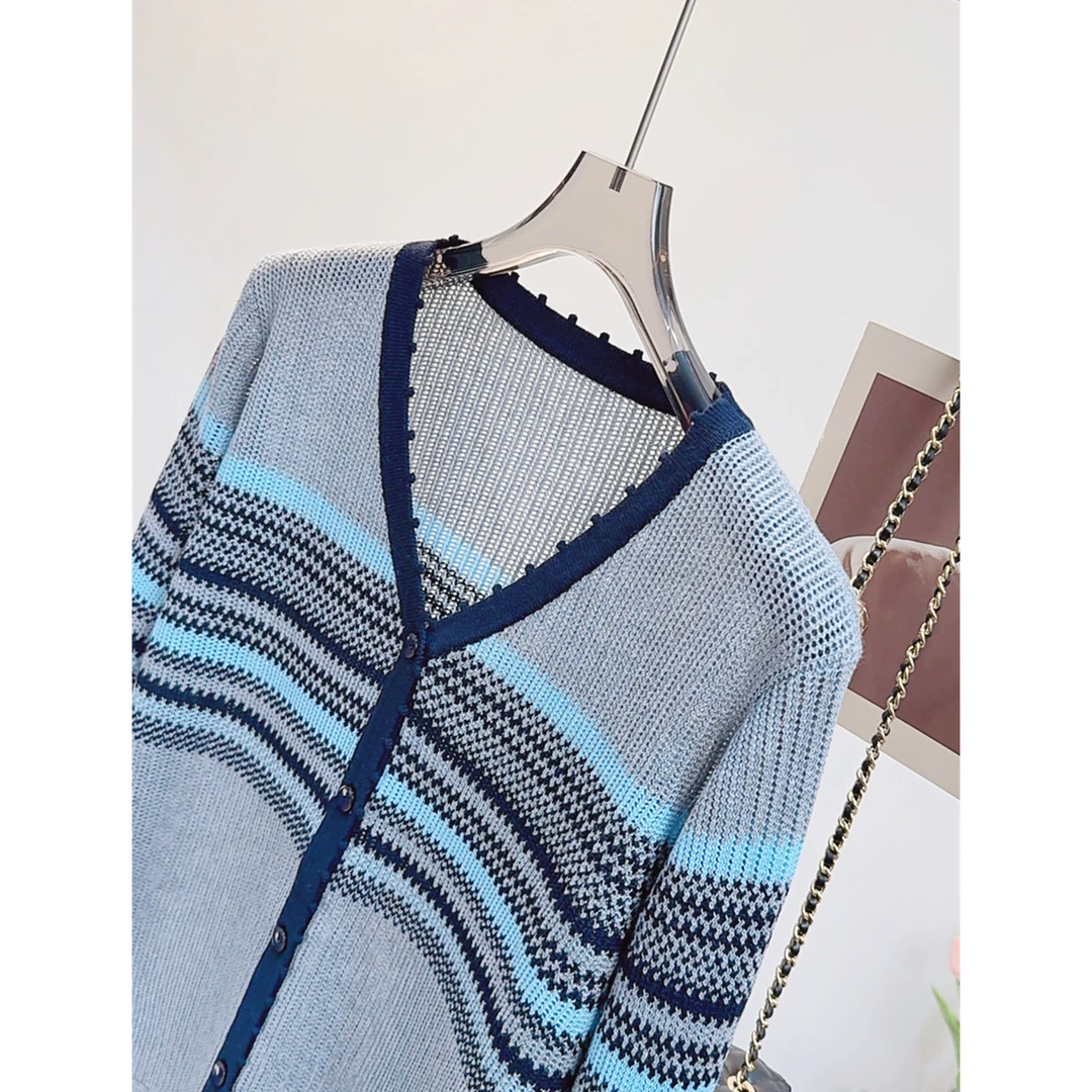 B1305【线下同款】16针竹节~~高定版！做旧V领条纹针织开衫