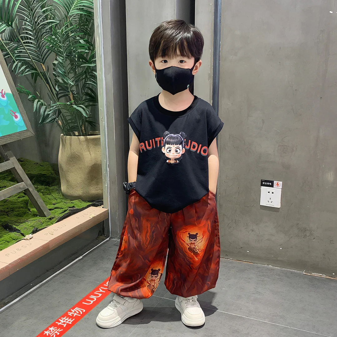 哪吒儿童无袖衣服2025新款男童夏装套装潮酷帅气宝宝灯笼裤两件套