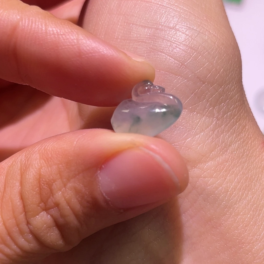 翡翠未镶嵌颈饰鹅