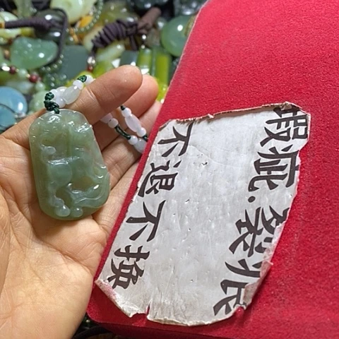 岫玉颈饰未镶嵌狗
