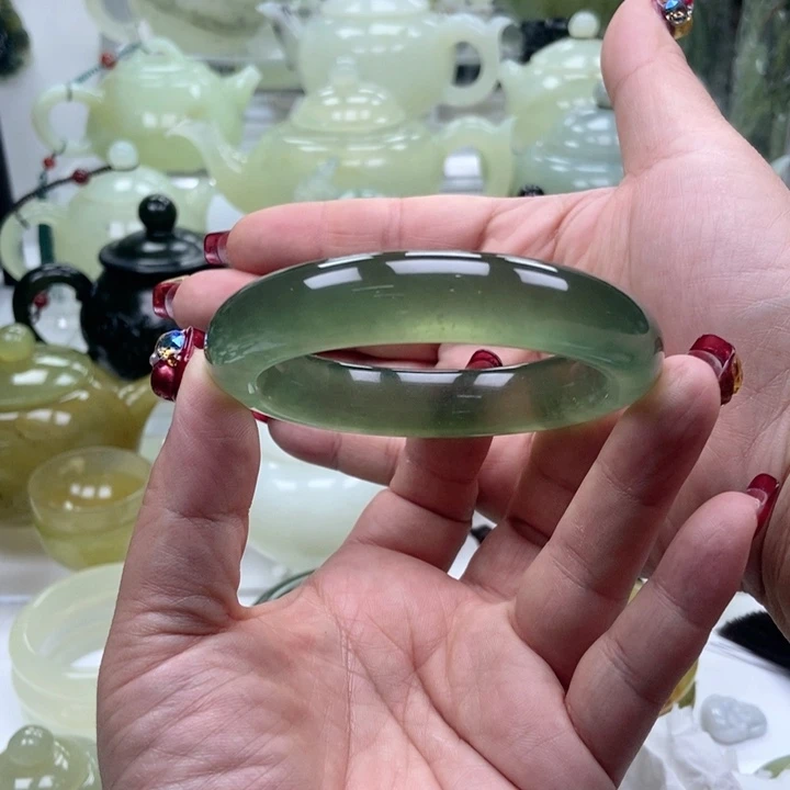 蛇纹石玉手镯未镶嵌辰**月