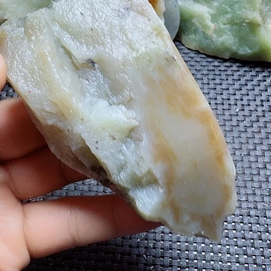 和田玉（糖玉）未镶嵌珠宝半成品