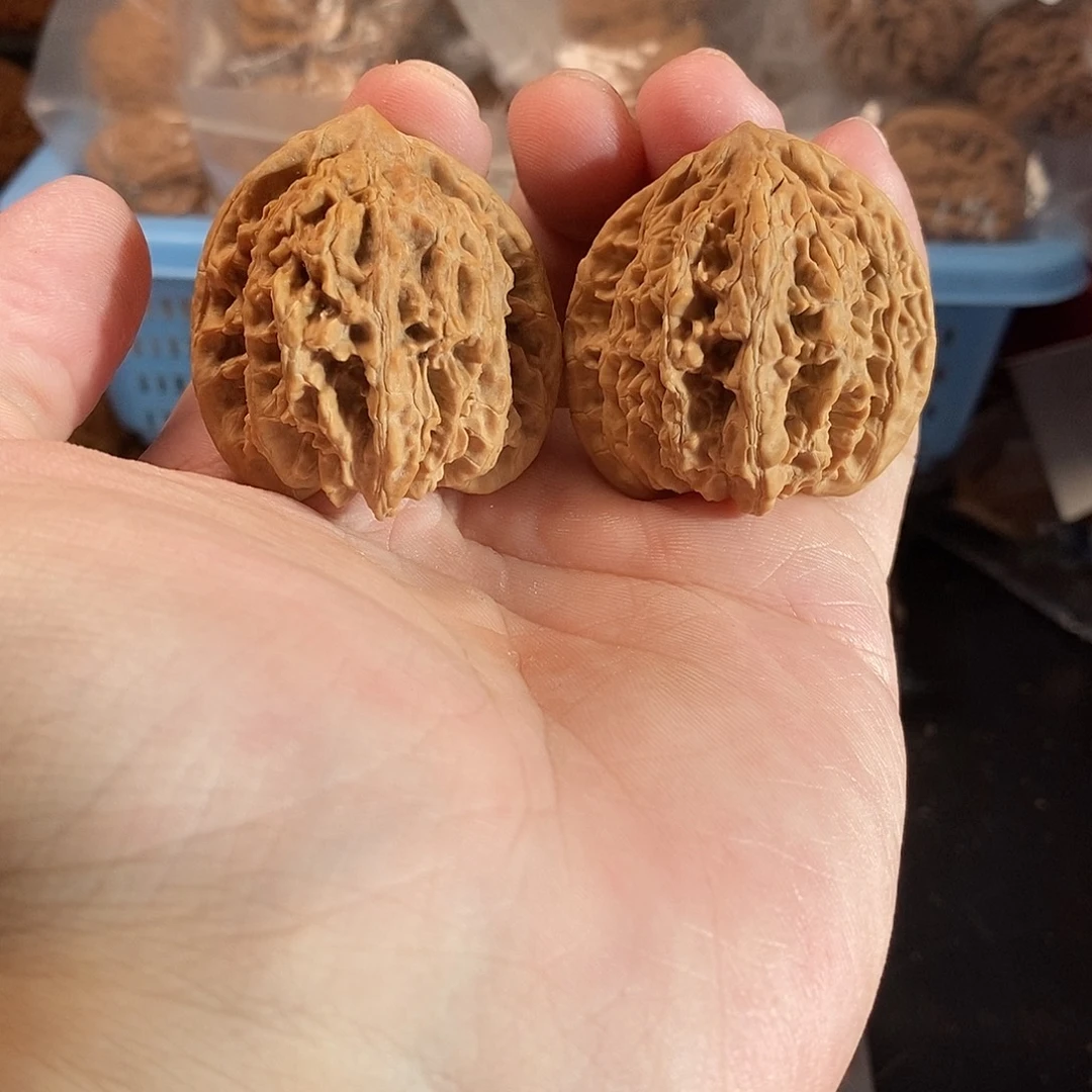 1文玩核桃盘龙虎38-387