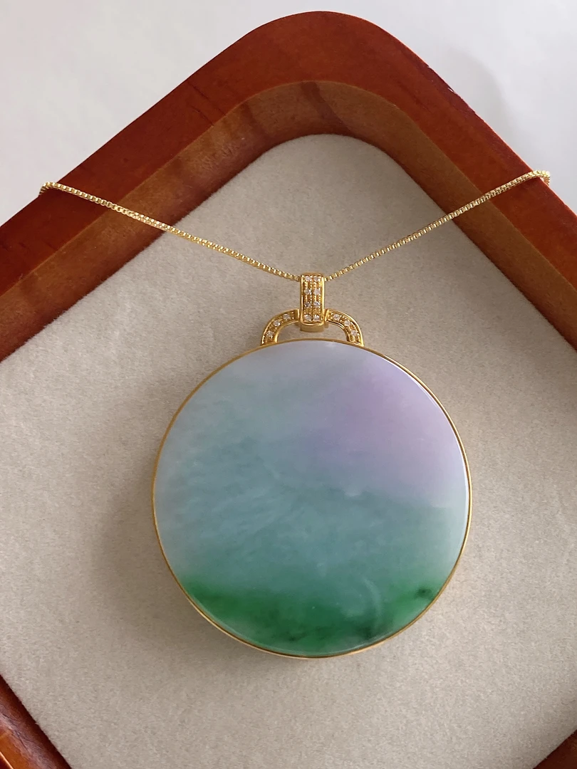 天然缅甸A货翡翠精美时尚百搭款春彩无事牌吊坠18k金镶嵌