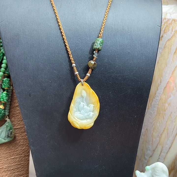 翡翠颈饰银S925镶嵌翡翠吊坠