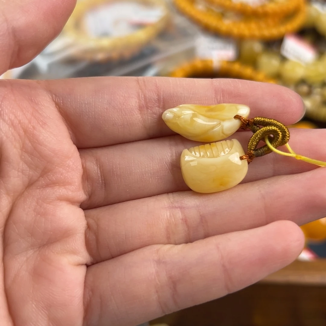 琥珀未镶嵌珠宝奇石