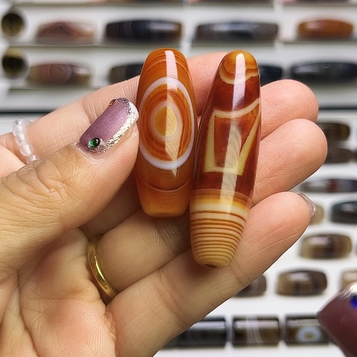 郭***嶂玛瑙/玉髓未镶嵌颈饰