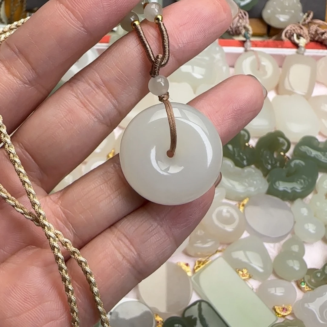****了颈饰未镶嵌和田玉