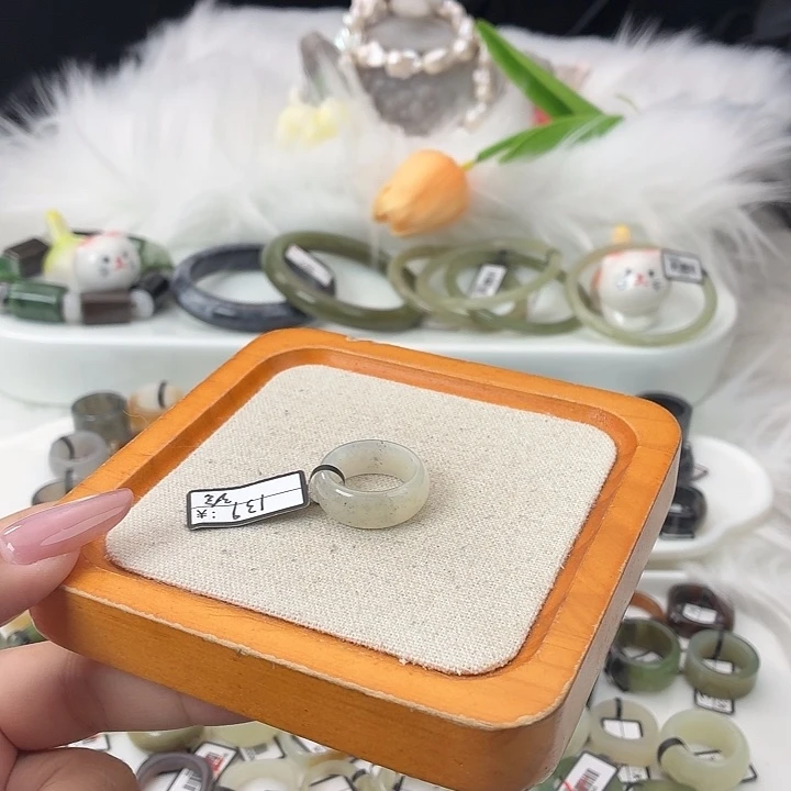 和田玉（糖玉）未镶嵌戒指t130点墨轮胎直径17.1不退换