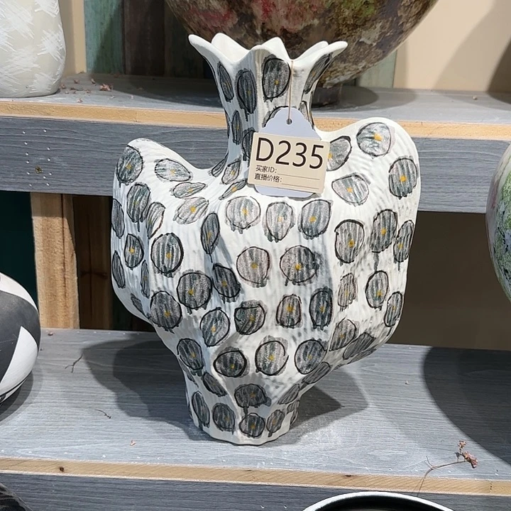 景德镇陶瓷艺术品路**间