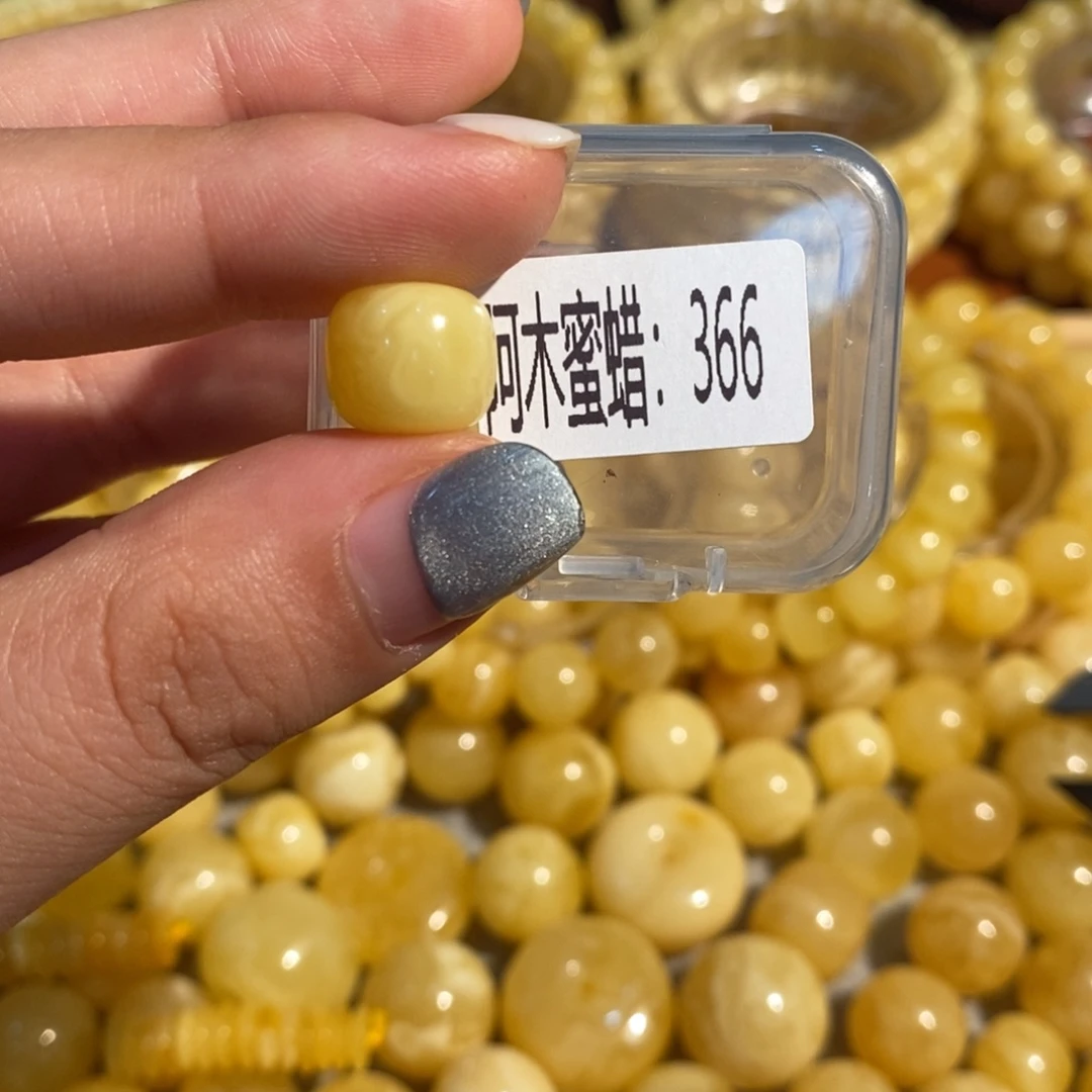 未镶嵌琥珀珠宝奇石366