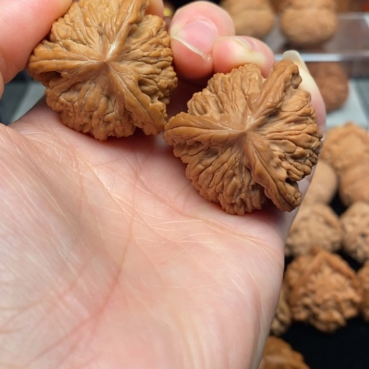 吊坠文玩核桃虎头奔