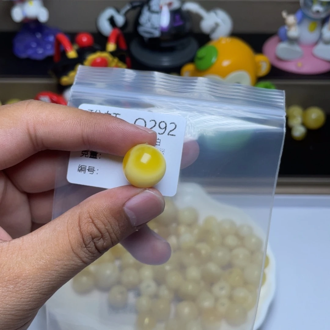 未镶嵌琥珀珠宝奇石佩*?