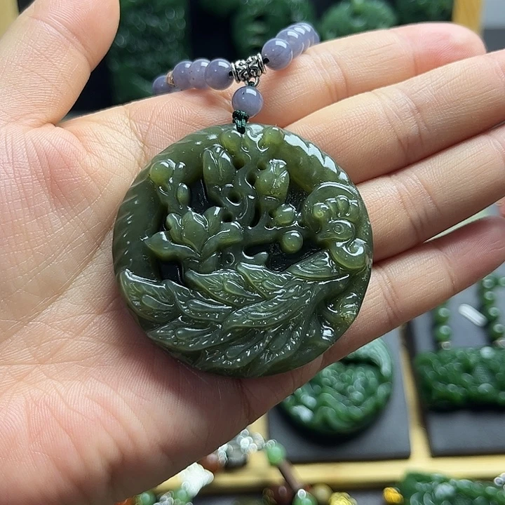 和田玉未镶嵌颈饰
