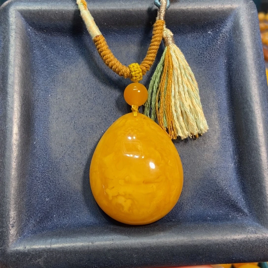 琥珀未镶嵌颈饰蜜蜡