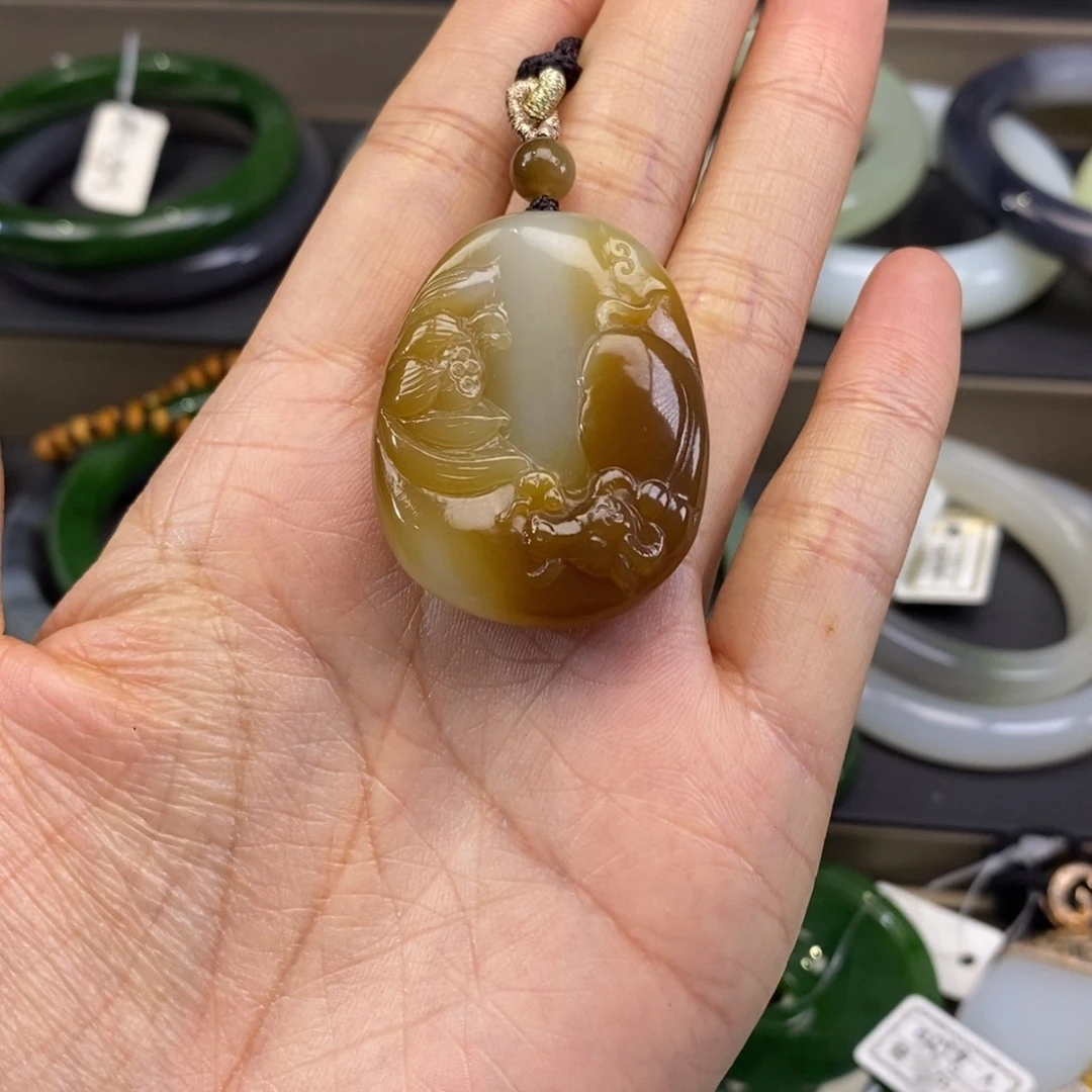 和田玉（糖玉）未镶嵌挂件