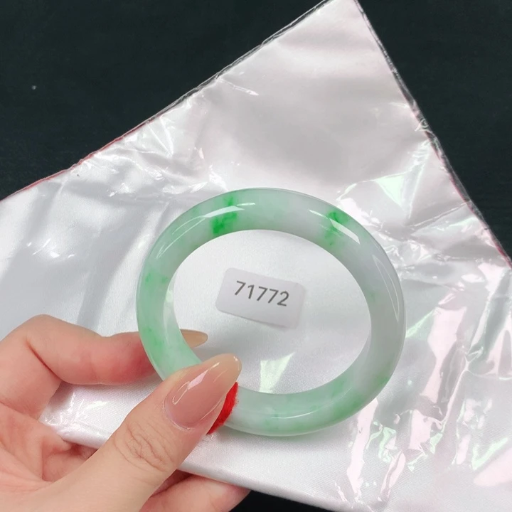 翡翠手镯未镶嵌天然翡翠手镯04