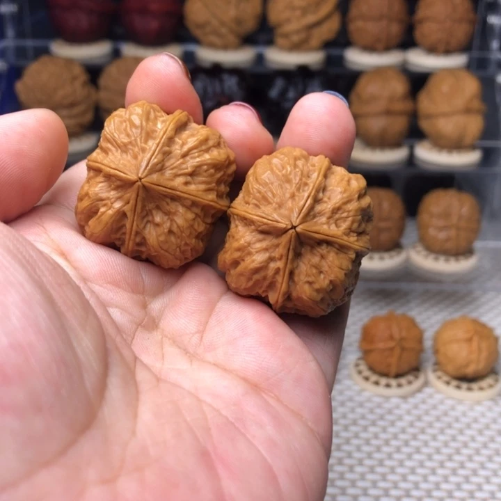 文玩核桃把件62小饼干四楞34尺