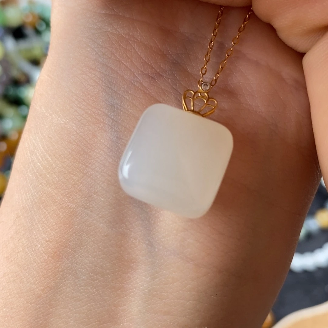 吊坠(赠链)18K金镶嵌和田玉白玉方糖吊坠