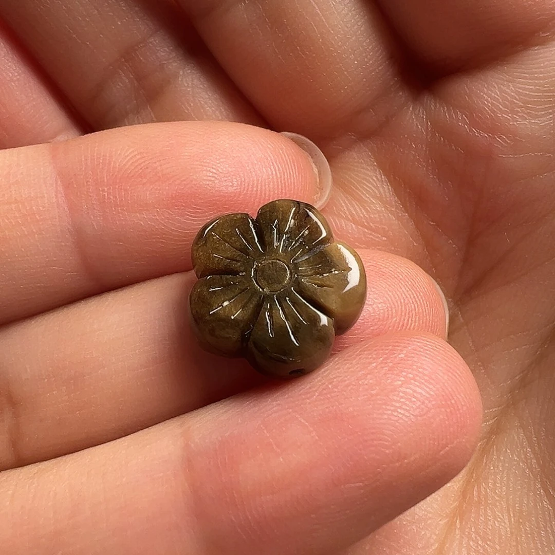 琥珀（根珀）颈饰未镶嵌梅花