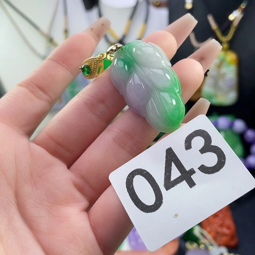 翡翠未镶嵌吊坠(赠链)