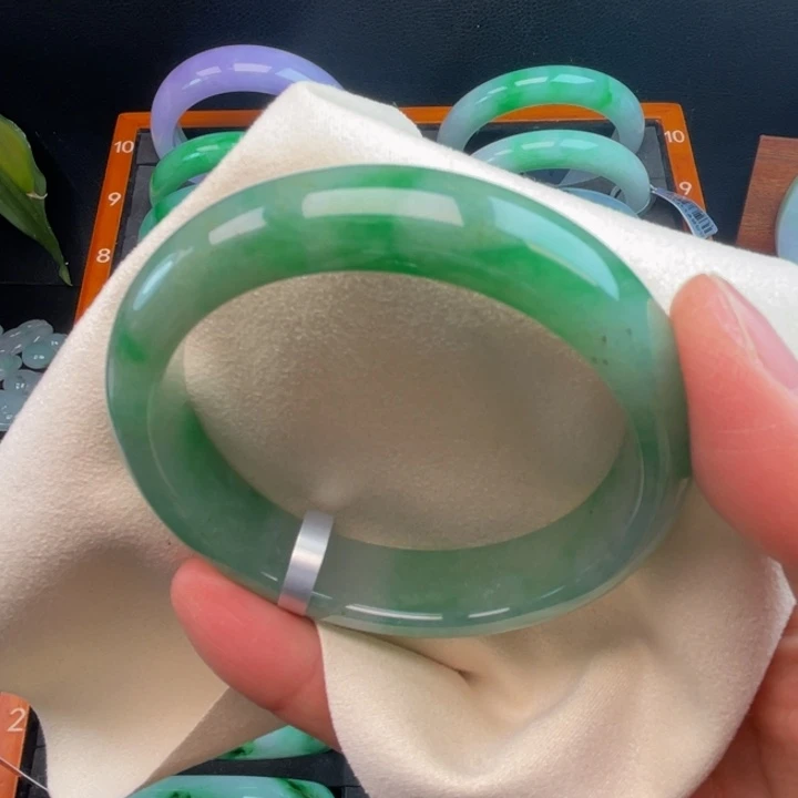 翡翠未镶嵌手镯缅甸翡翠