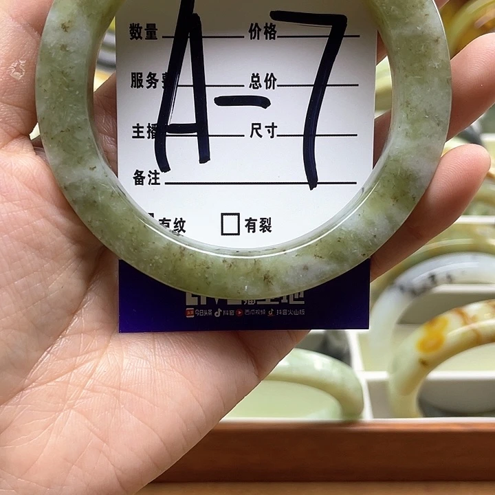 蛇纹石玉手镯合金人***?