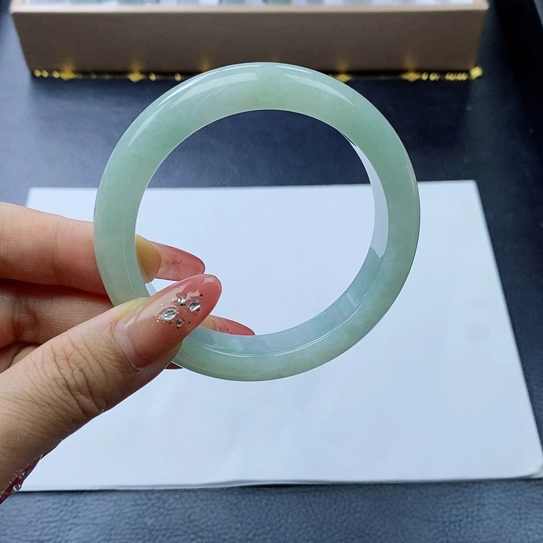 翡翠手镯未镶嵌56.6圈口