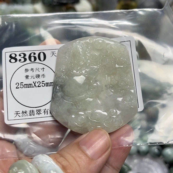 翡翠未镶嵌颈饰8360