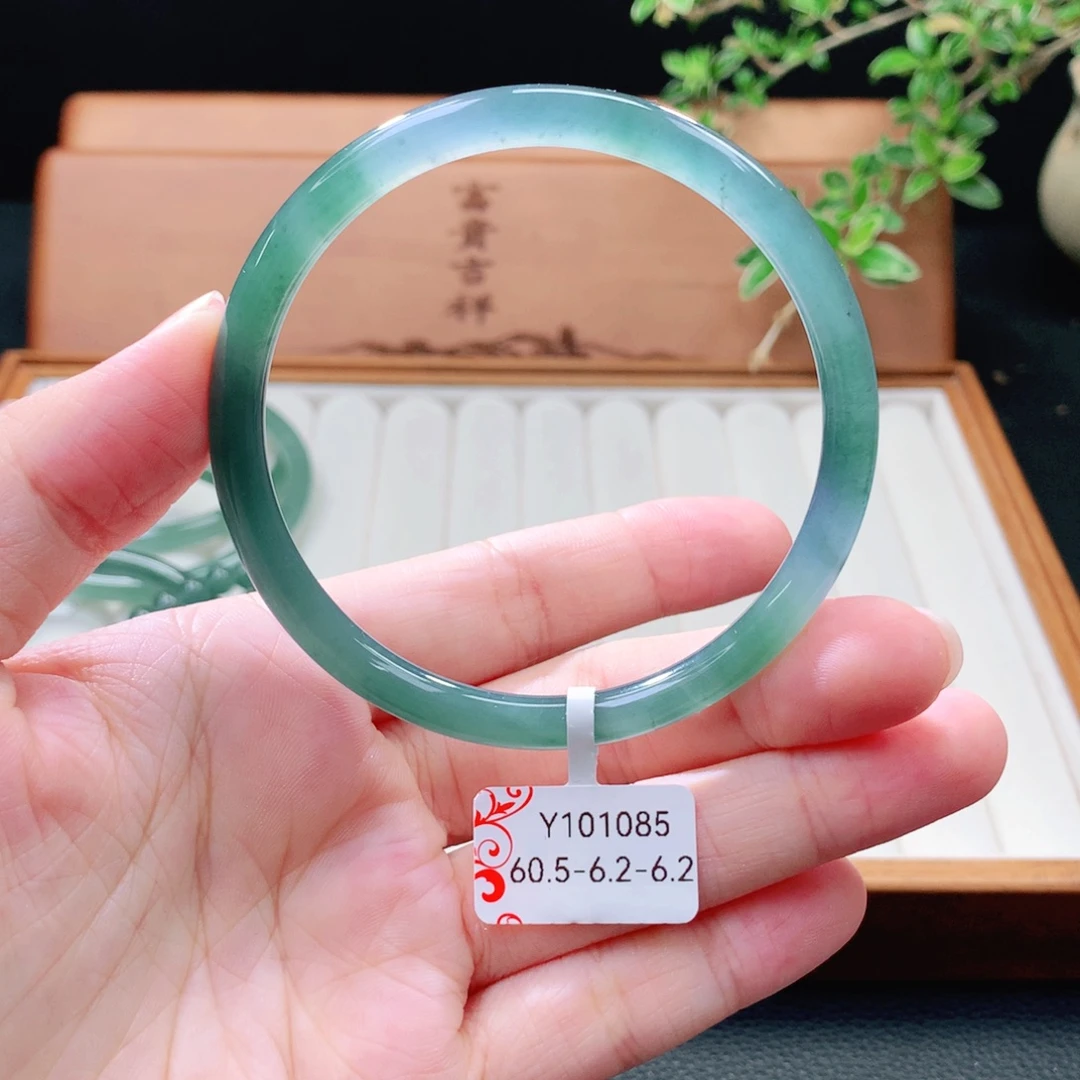 未镶嵌手镯（圆镯）翡翠