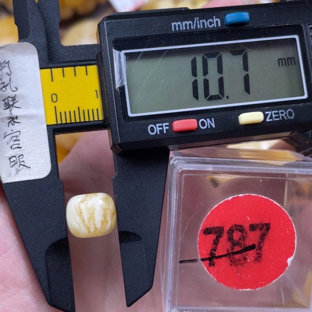 蜜蜡未镶嵌珠宝奇石
