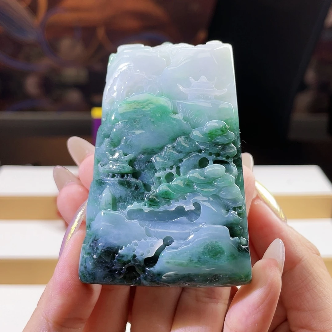 翡翠未镶嵌颈饰挂件