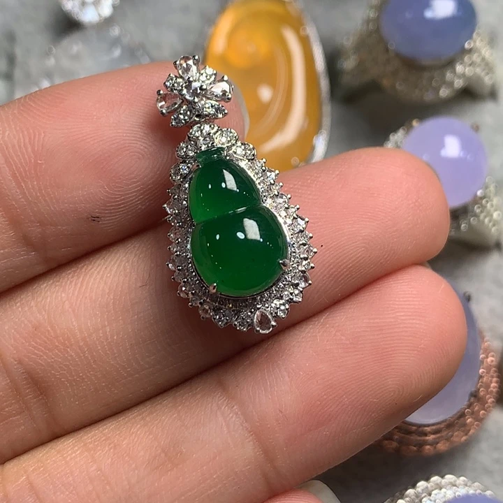 18K金镶嵌翡翠耳饰天然翡翠葫芦吊坠