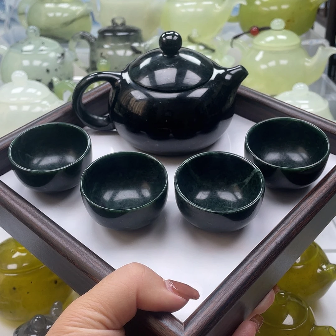 蛇纹石玉未镶嵌壶