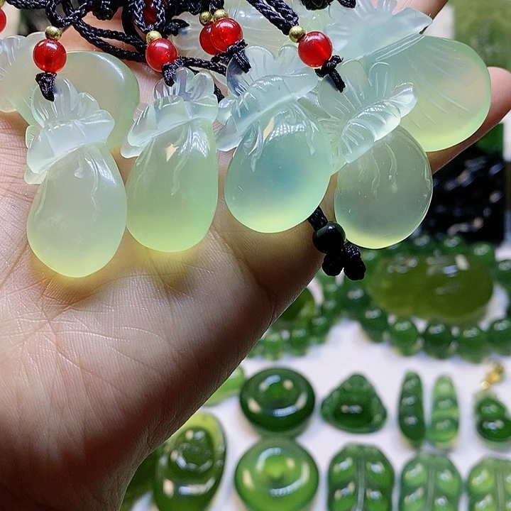 蛇纹石玉颈饰未镶嵌