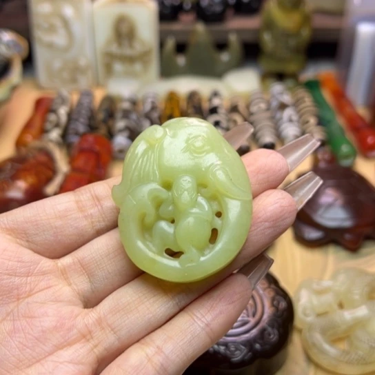 蛇纹石玉未镶嵌颈饰