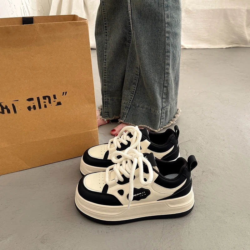 爆款百搭厚底小白鞋超火松糕板鞋女2025新款春秋季小众休闲运动鞋