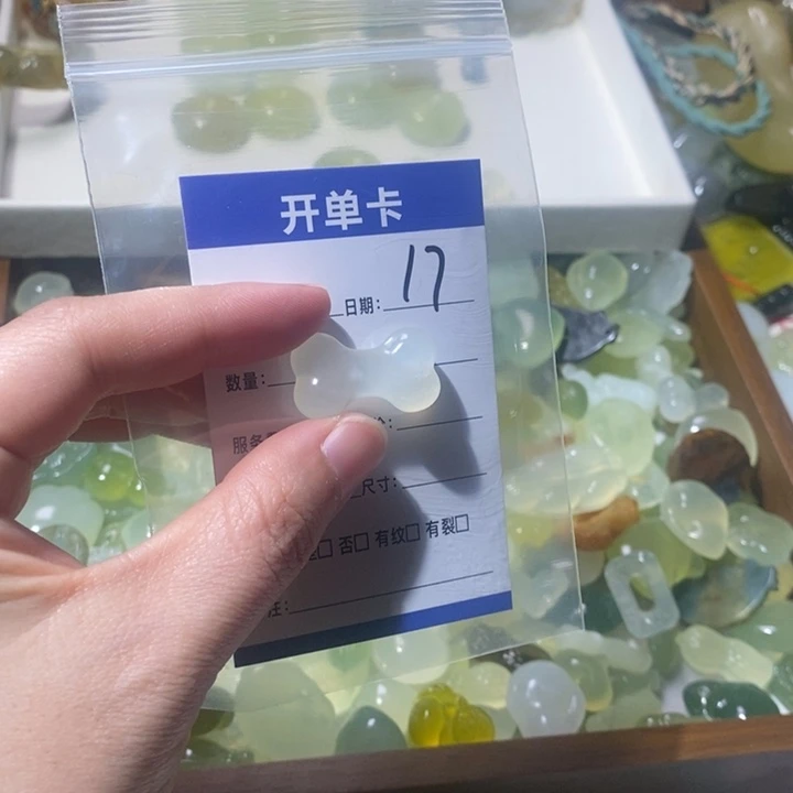 蛇纹石玉合金颈饰