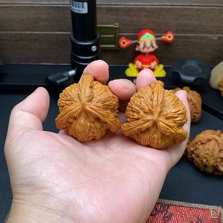 熊***呵把件文玩核桃白奔
