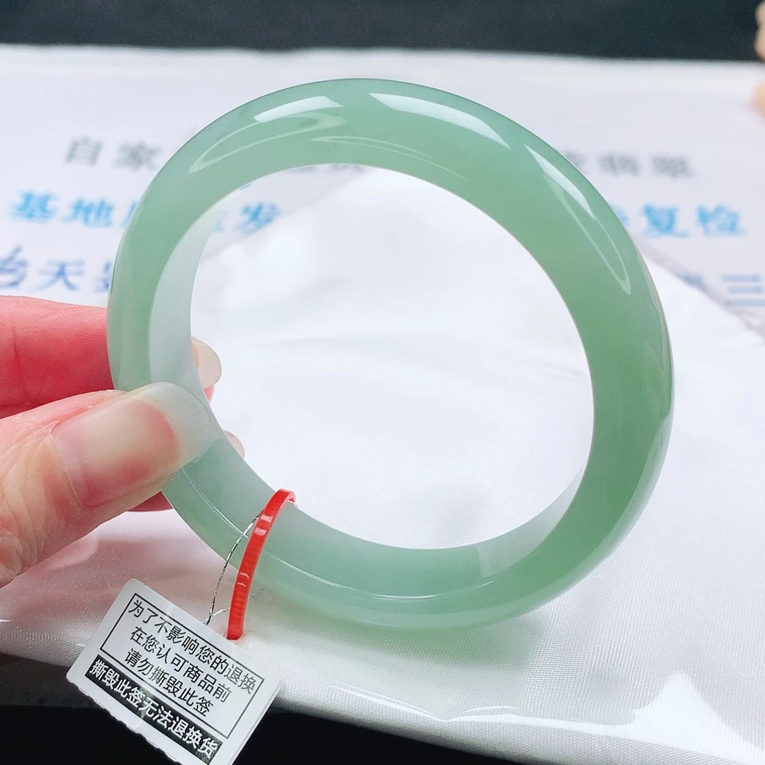 翡翠手镯未镶嵌54圈
