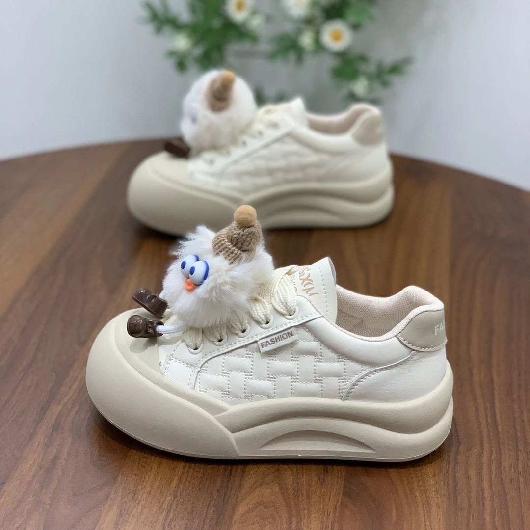 新款丑萌面包鞋女2025年春季百搭小众设计学生板鞋轻便厚底小白鞋