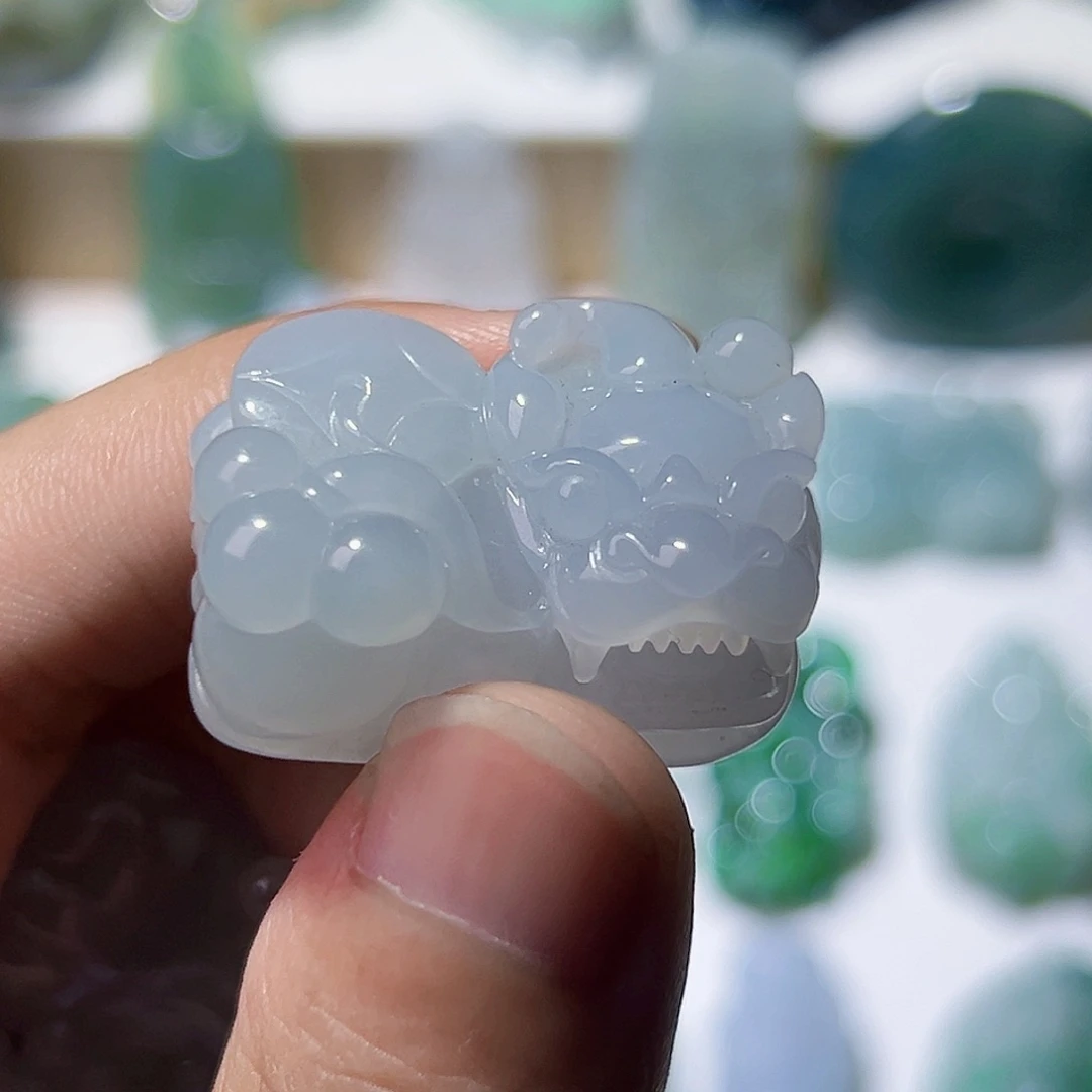 翡翠未镶嵌颈饰哦**！翡翠